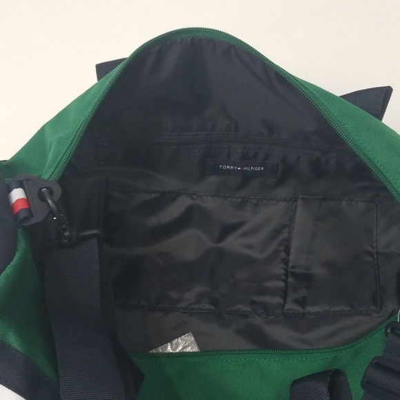 Tommy Hilfiger Duffle/Gym Bag - Picture 6 of 6